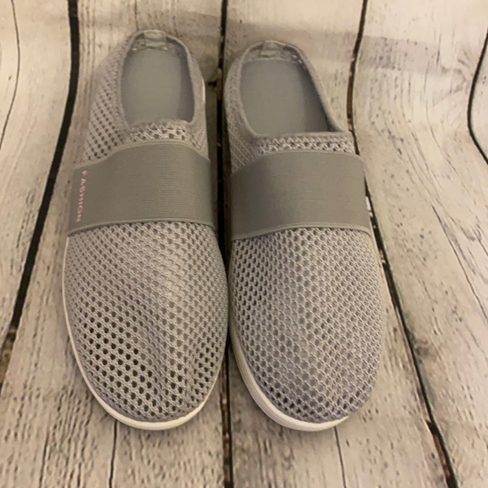 Nwot Fashion mesh mules​